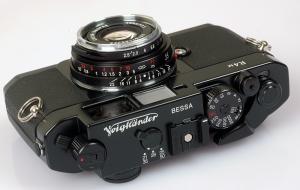 Voigtlander 35mm f/2.5 PII Leica M Color Skopar lens: shop