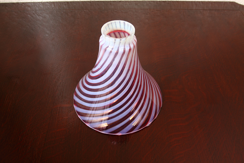 フェントンFenton クランベリー/オパールセント ガラスランプシェード