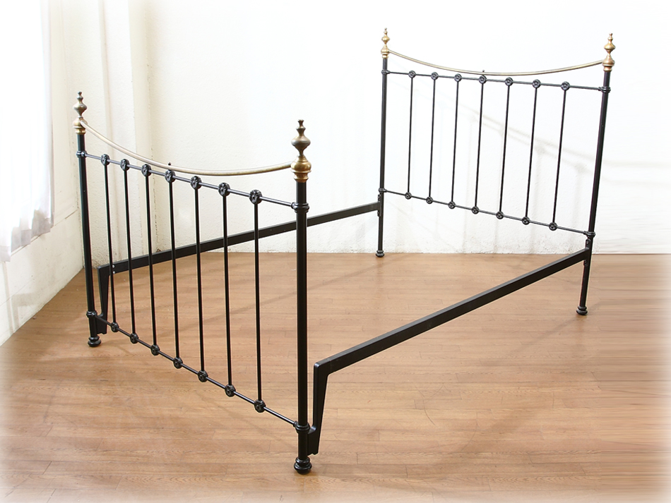 ヴィクトリアンスタイル ブラス&アイアン ダブルベッドフレーム