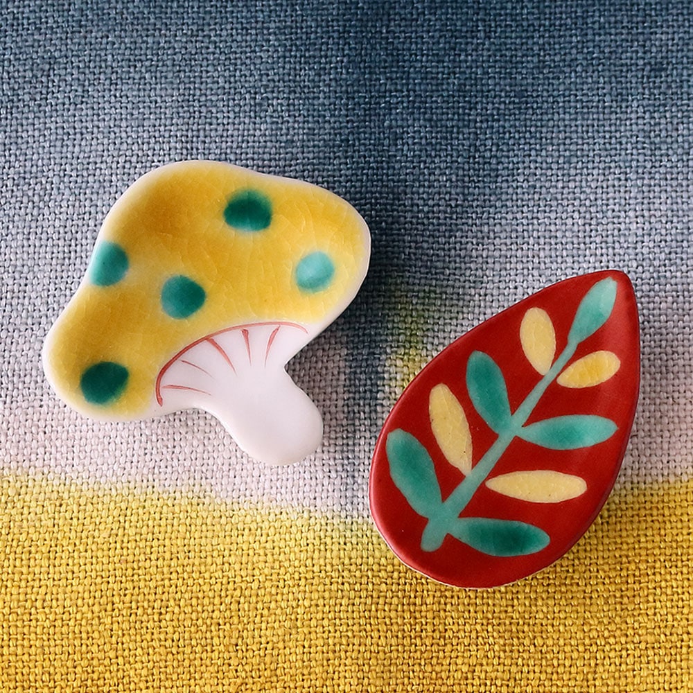 赤地径さんの九谷焼箸置きセット(きのこ・はっぱ): キッチン雑貨