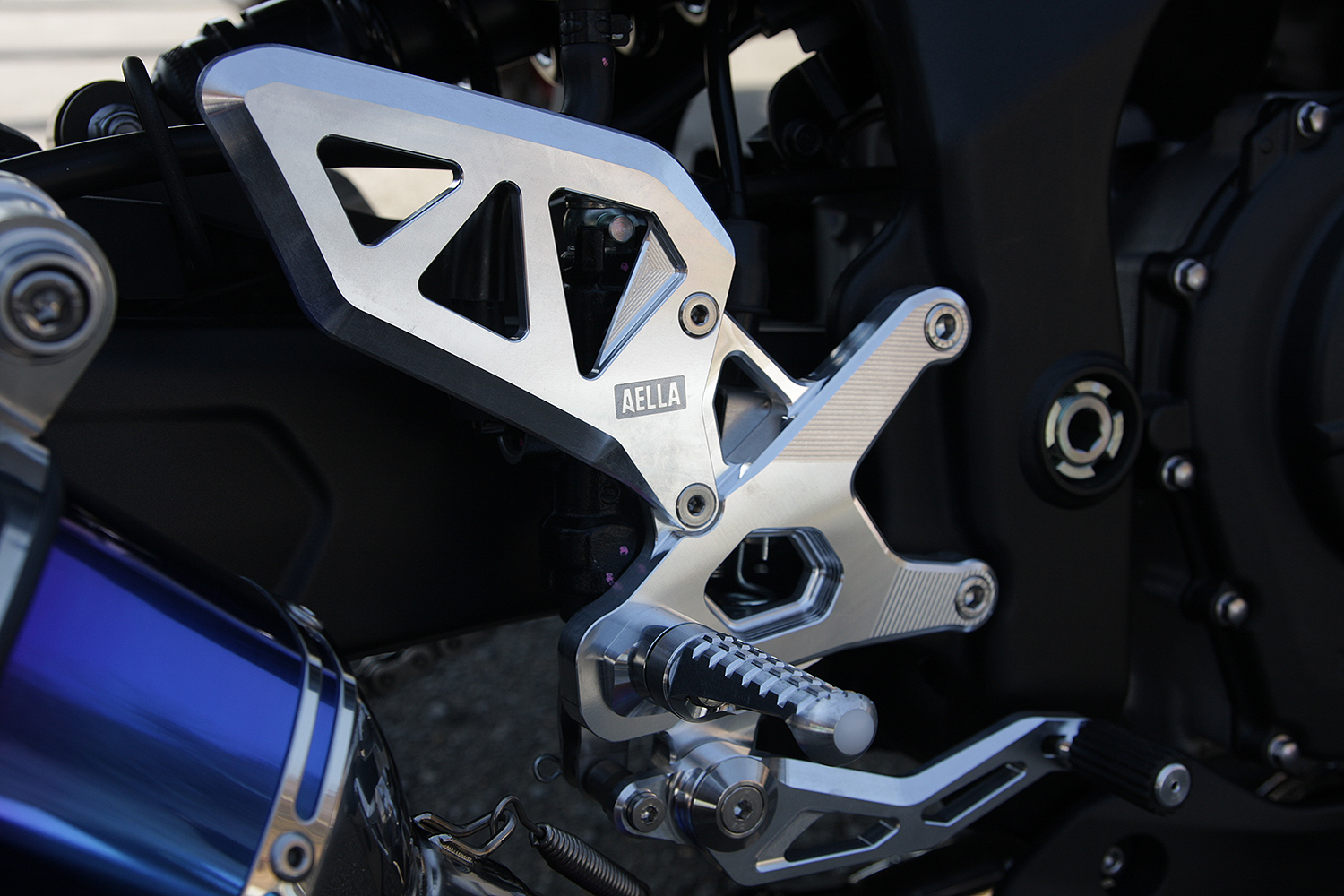 ライディングステップキット(Kawasak ZX-25R/ 4R )ホワイト・ブラック