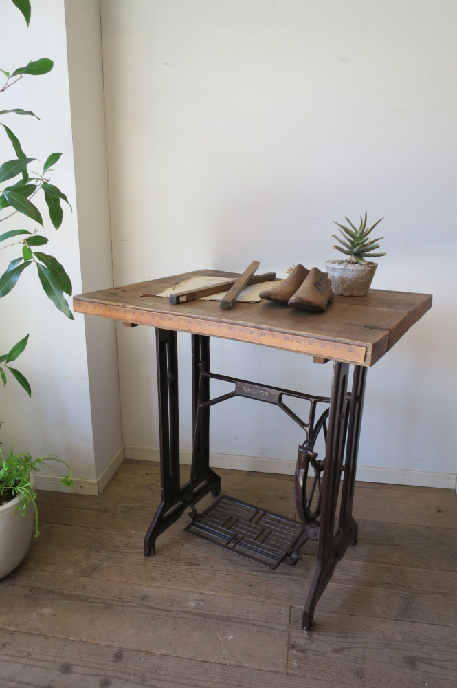 フランスアンティーク鉄脚カフェテーブル/ビストロ机/ダイニング飾り棚