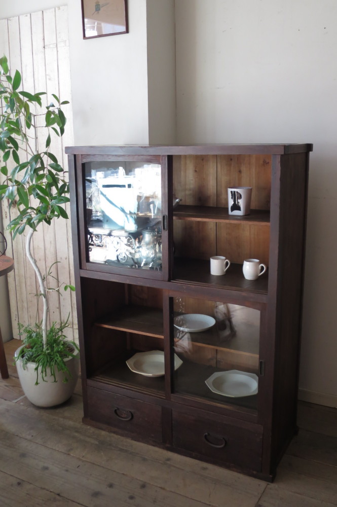 古いガラス引き戸棚 引出2杯 ゆらゆらガラス 収納棚 展示棚 | antiques