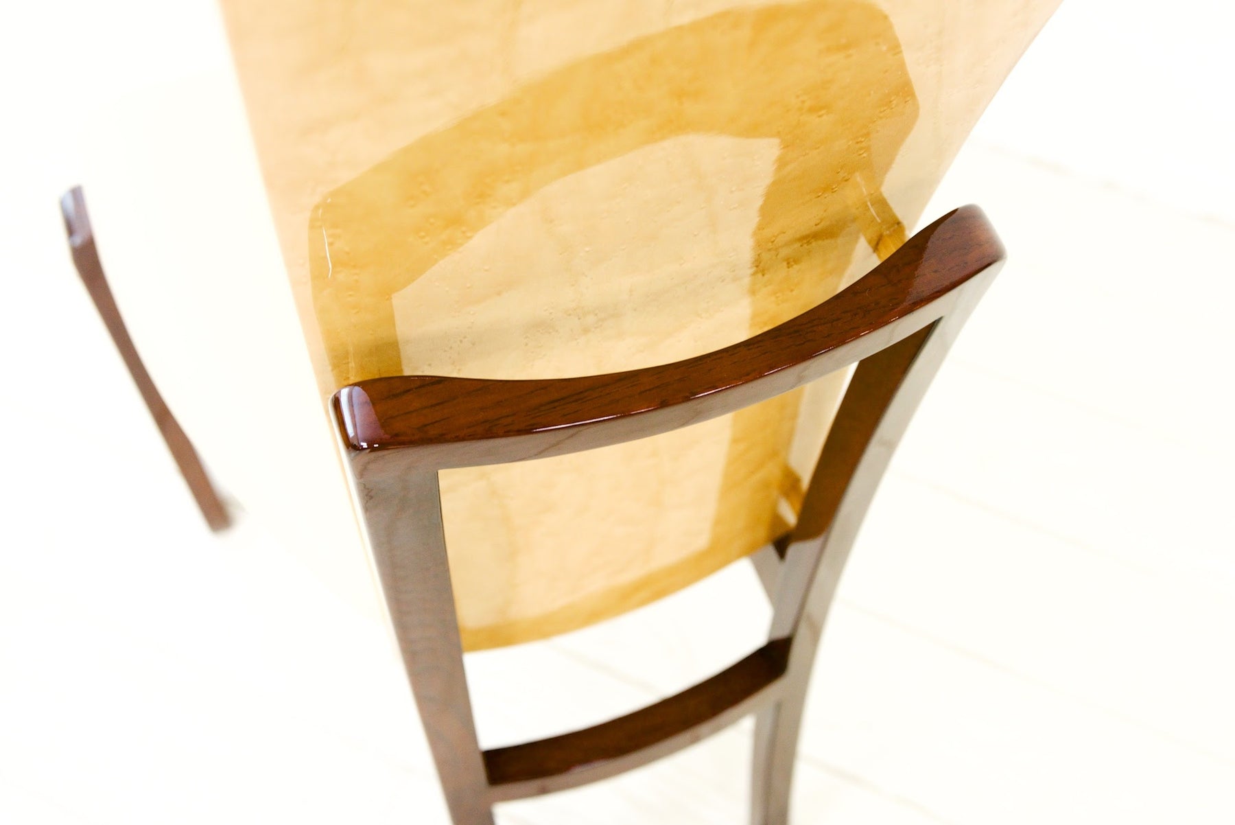 鏡面加工のバーズアイメープルのチェア〔ch043〕 – 府中家具の館