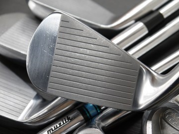 ムジーク オンザスクリュー ディープインパクト キャビティ アイアン