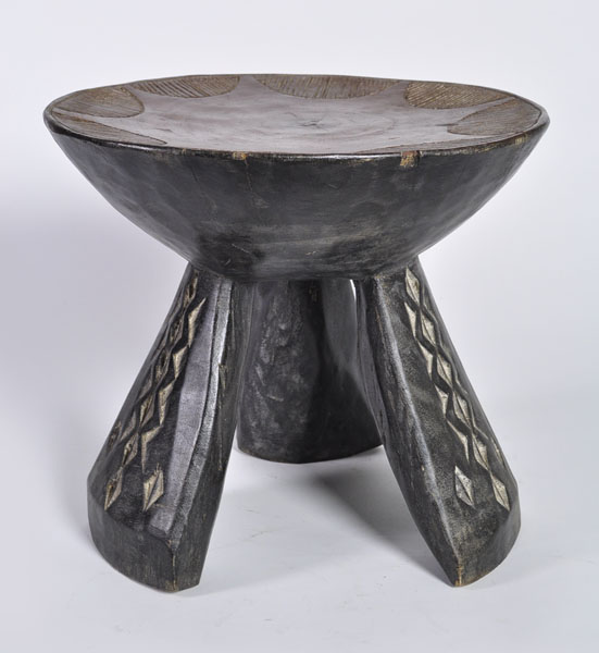 木の雑学「アフリカの椅子」 - 木材通販のマルトクショップ