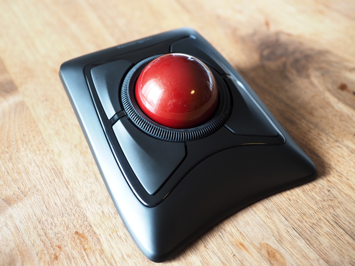ケンジントンのトラックボール「Expert Mouse Wireless Trackball」を