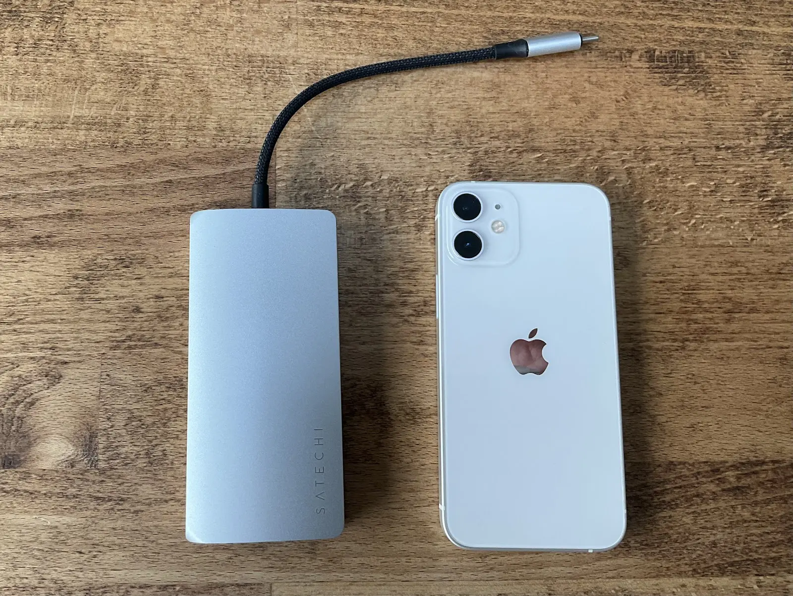 レビュー】Satechi V3 マルチ USB-C ハブ 8-in-1｜8K HMDI出力対応の