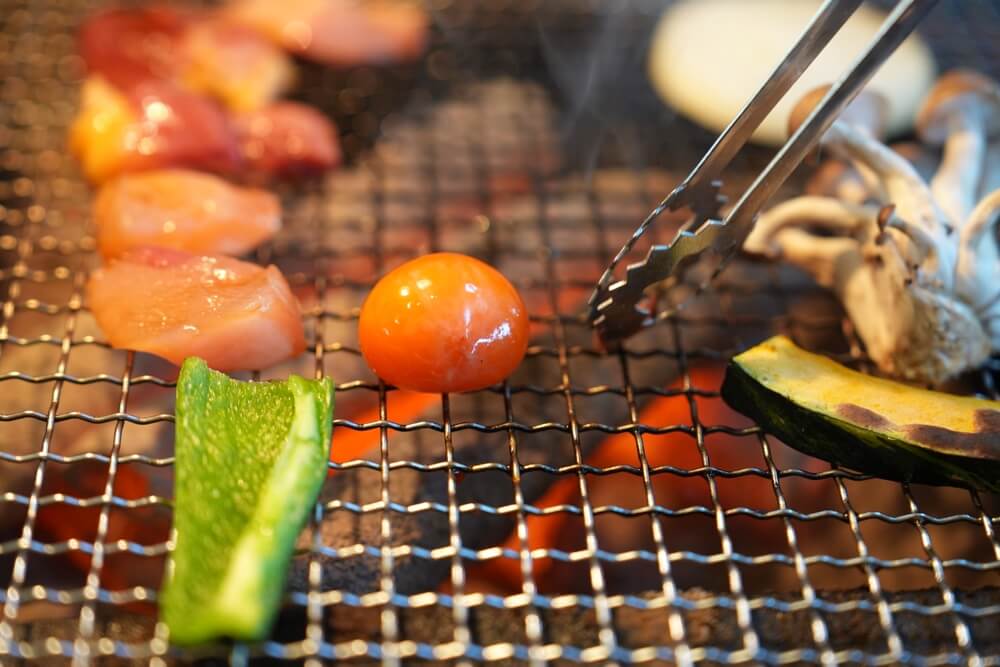 炭焼き 肉太郎」の豚丼とから揚げがうますぎた。ツヤツヤのお米と肉っ