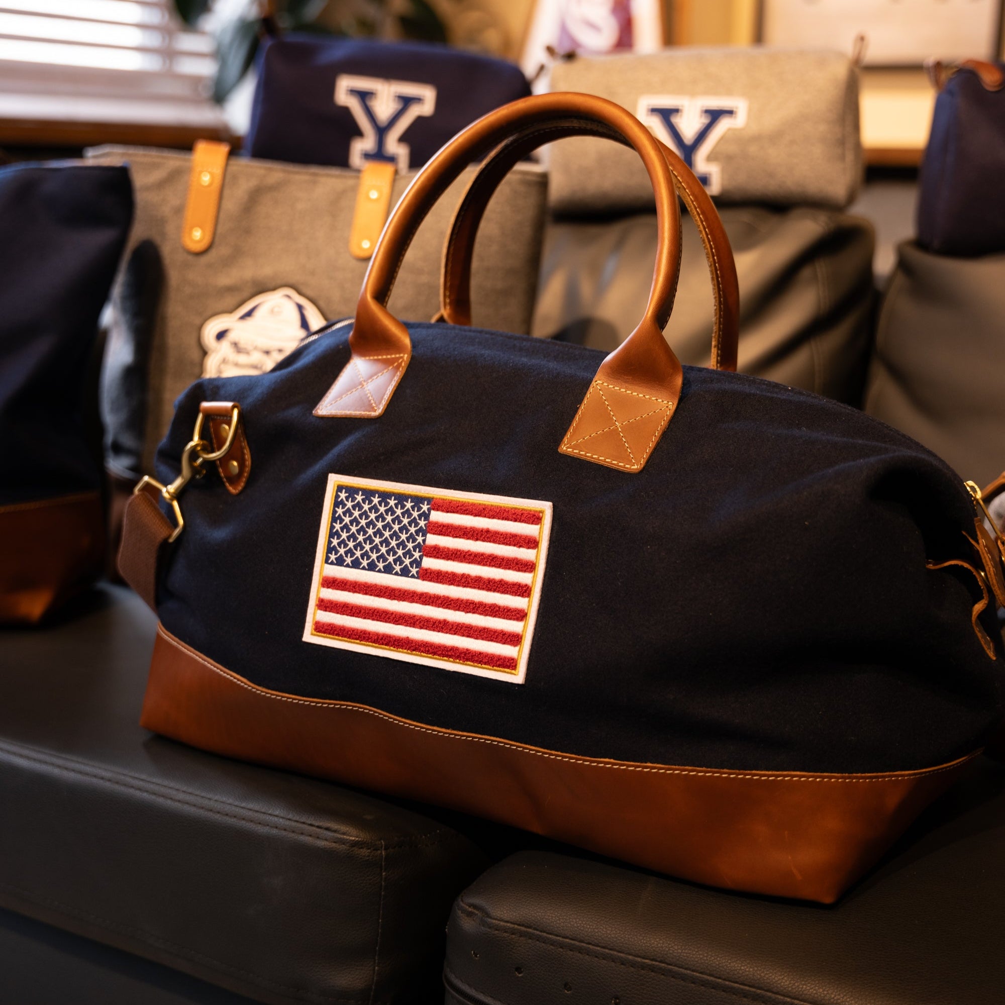 Heritage Gear USフラッグ ウィークエンダー ダッフルバッグ ネイビー