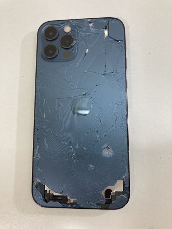 背面割れ修理も対応開始予定です！割れてしまったままでは大変危険です