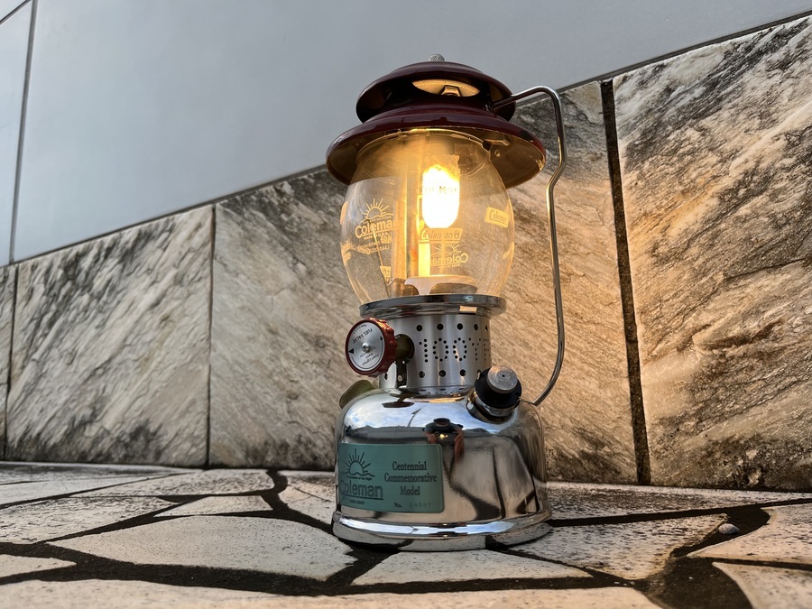 創業100周年を記念して作られたコールマンのセンテニアルランタンとは