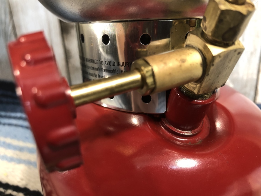 人気レッドカラー！Coleman（コールマン）のクラシックライン「502A