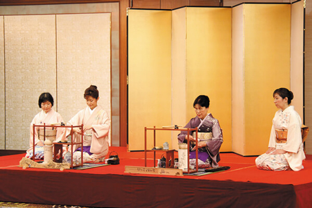 20-07】和敬清閑、一煎の温もりを心の温もりに―小笠原流煎茶道五代家元