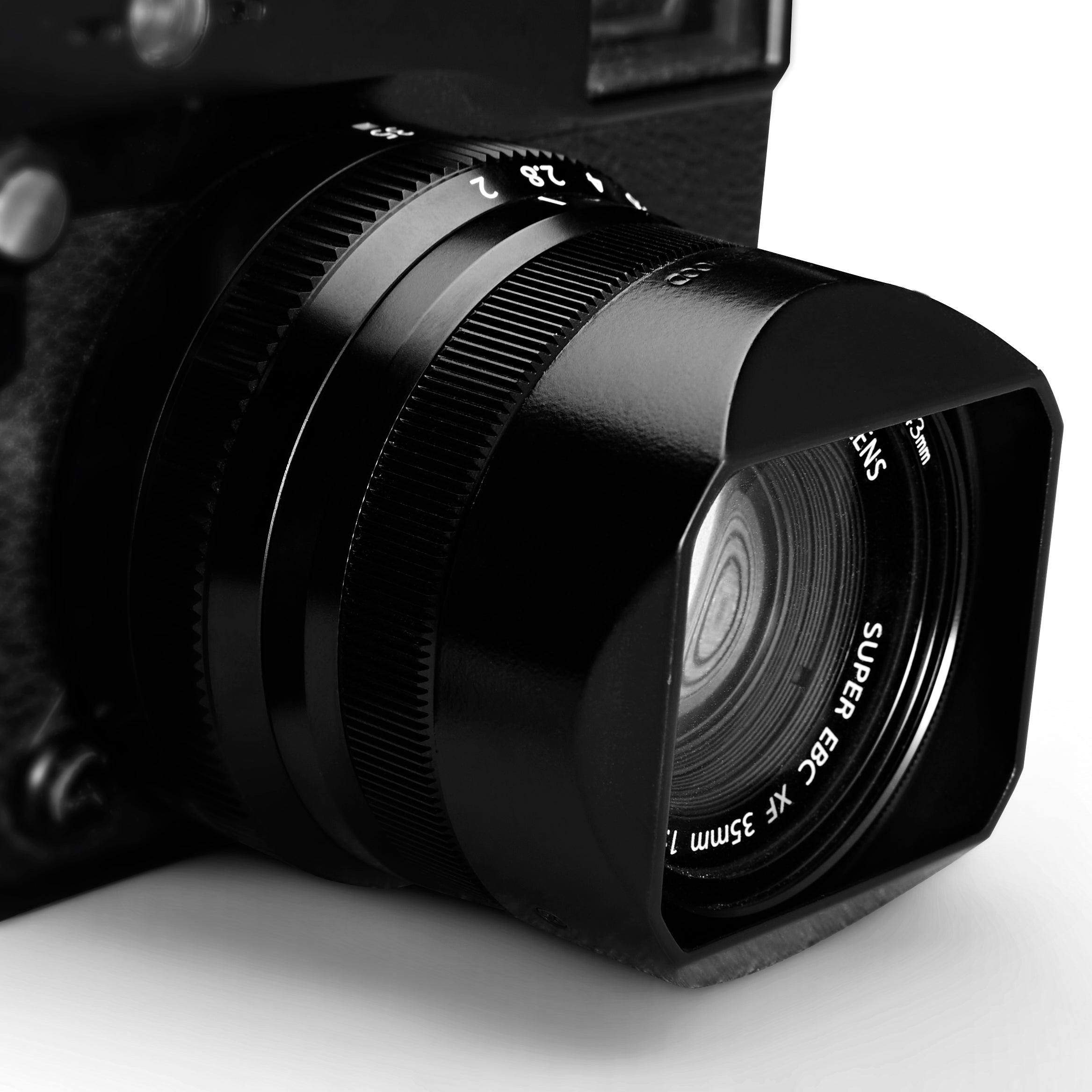 XF 23mm f2 / XF 35mm f2 – Squarehood