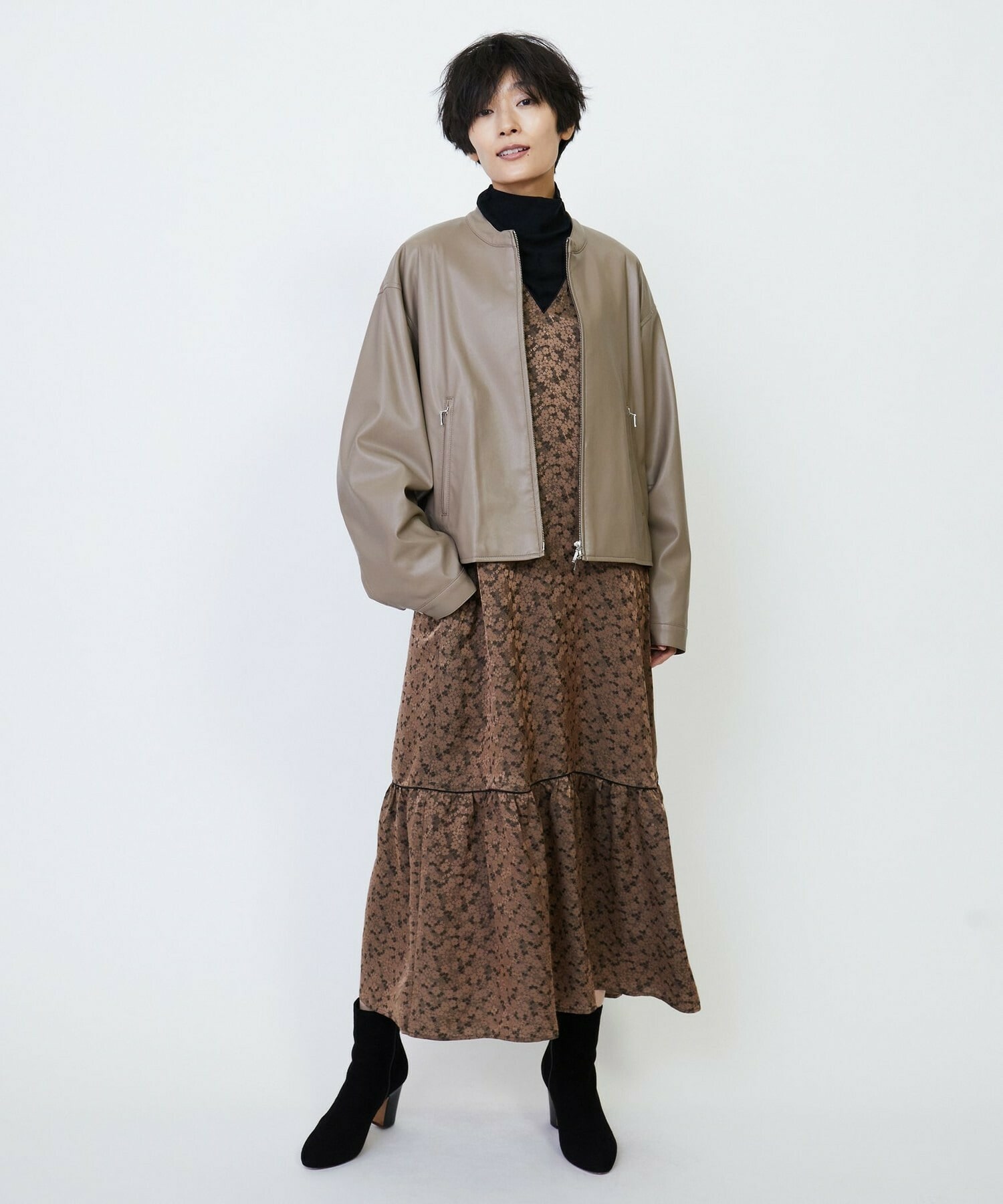 feerique フラワージャガードVネックワンピース｜BIGI online store