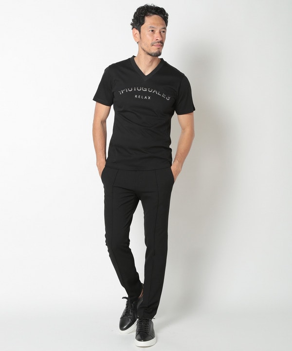 1PIU1UGUALE3 RELAX】別注 ロゴラインストーンTシャツ｜メンズ