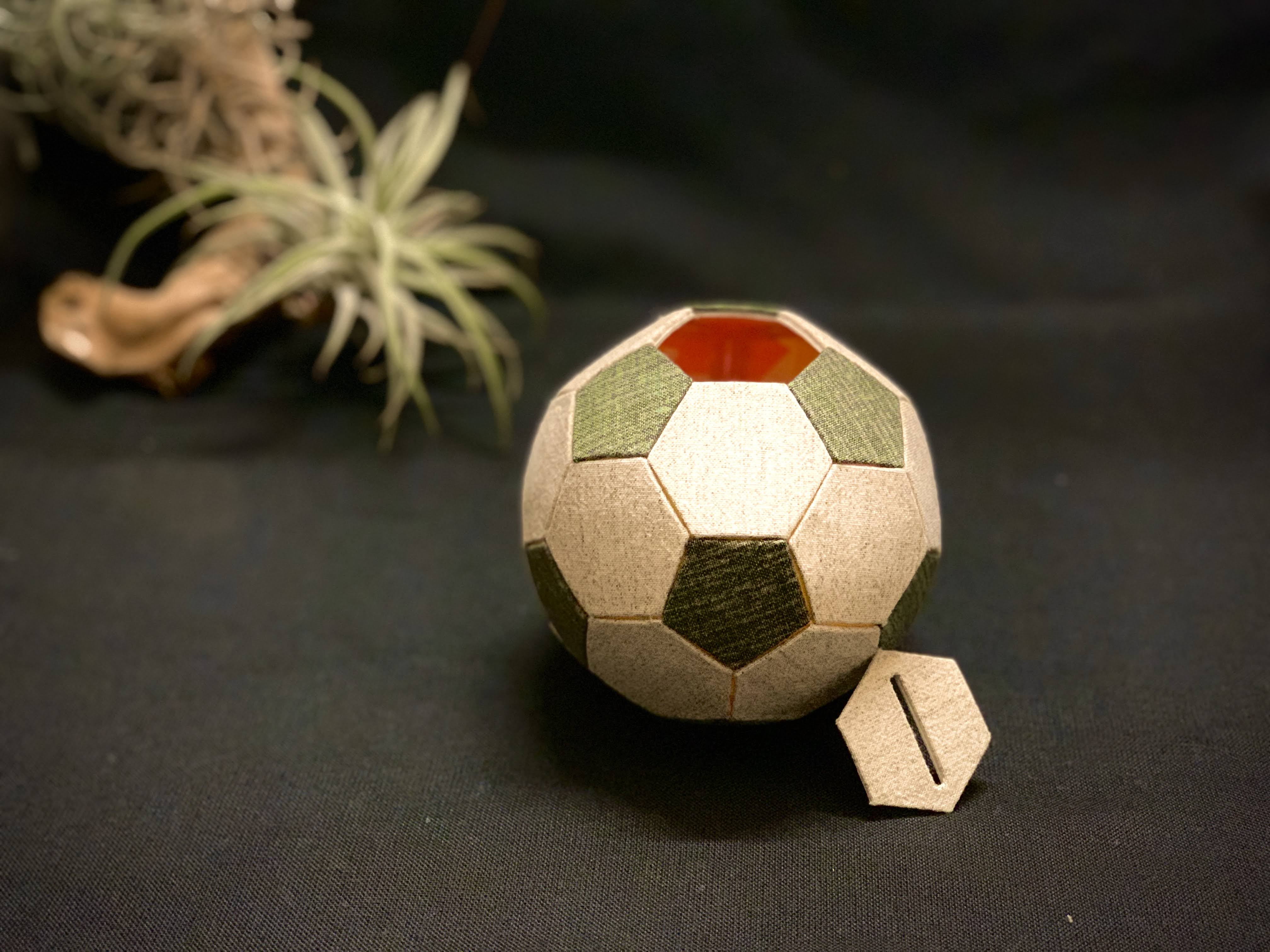 サッカーボール型貯金箱 ① | takmimの工作室