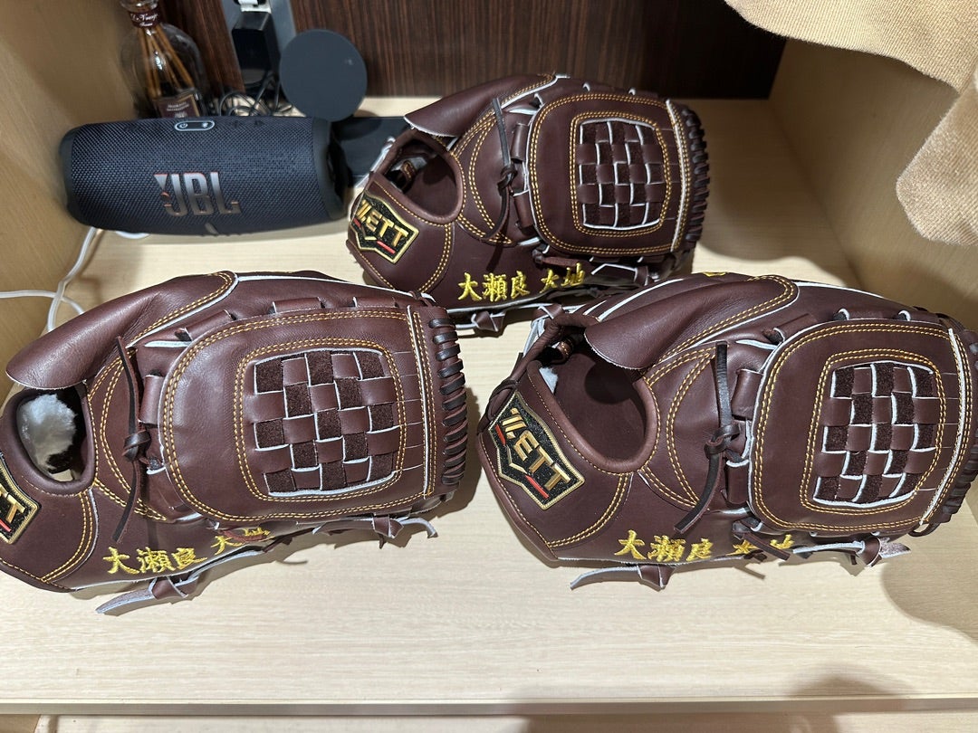 今年のグラブ | 大瀬良大地オフィシャルブログ Powered by Ameba