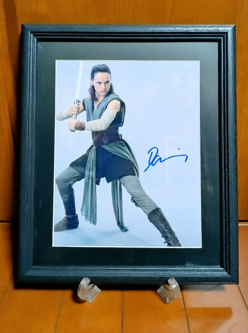 デイジー・リドリー ポートレート直筆サイン | 時代の騎士のSTAR WARS