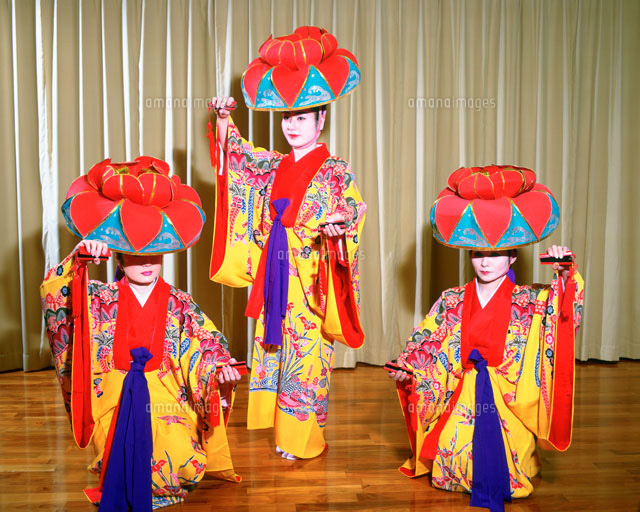 琉球舞踊 四つ竹[25170000945]の写真・イラスト素材｜アマナイメージズ