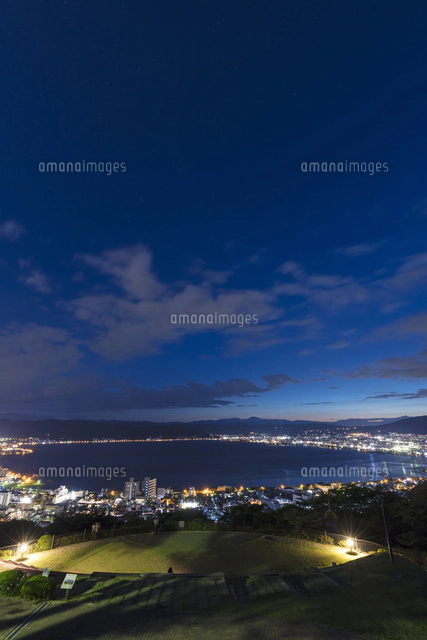 諏訪湖の夜景[10363002588]の写真・イラスト素材｜アマナイメージズ