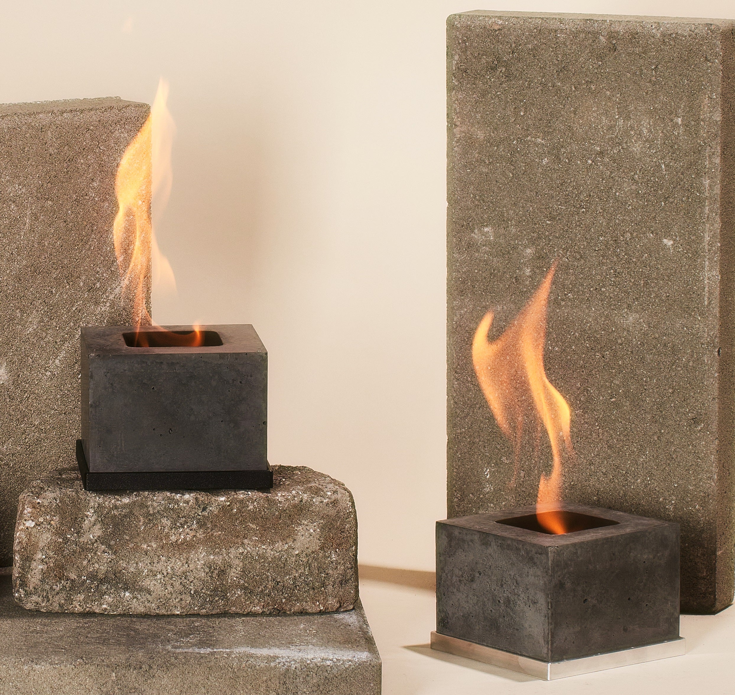 お家で今すぐ焚き火気分。室内で使えるコンパクト焚火台で「炎と暮らす