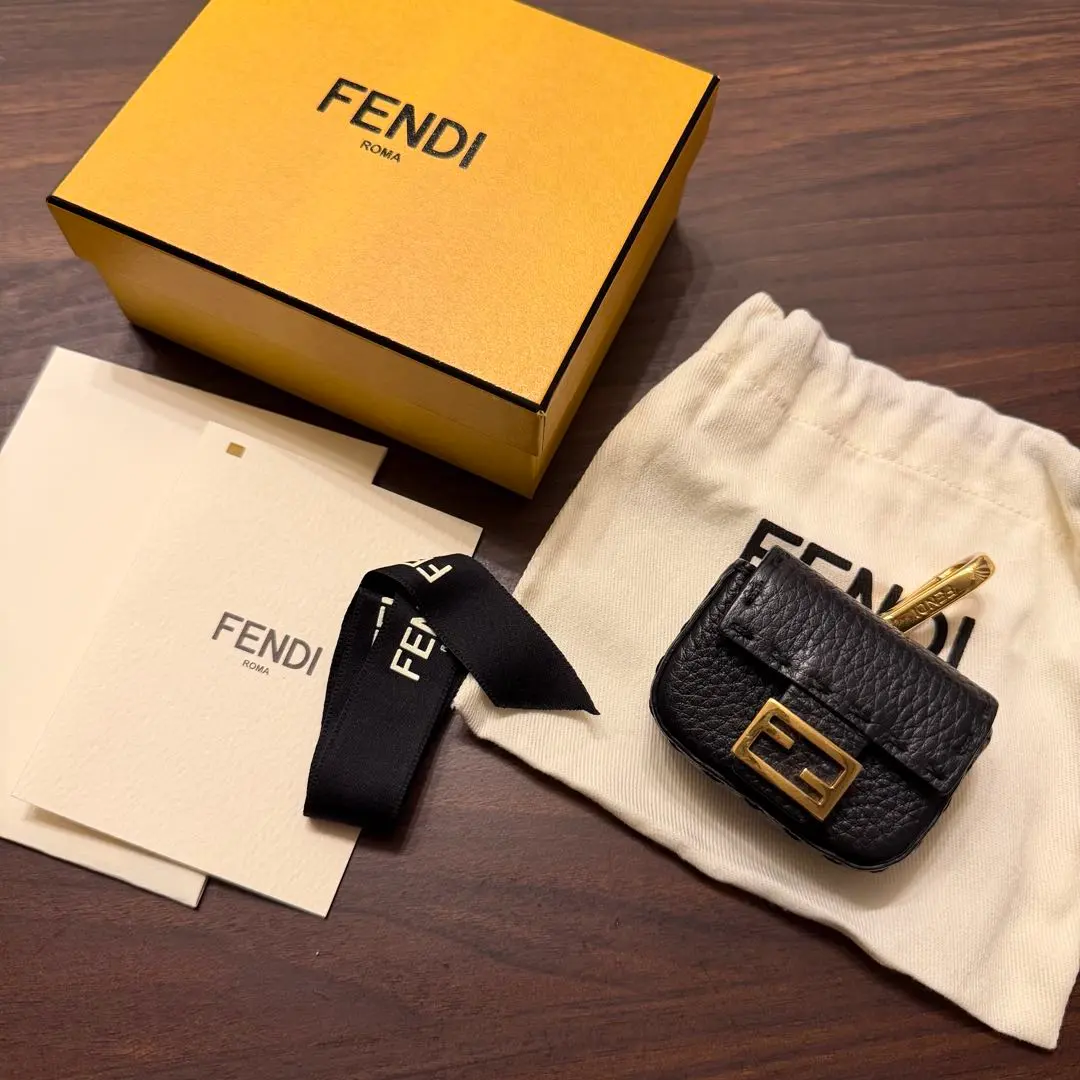 2026年最新】Fendi イヤホンケースの人気アイテム - メルカリ