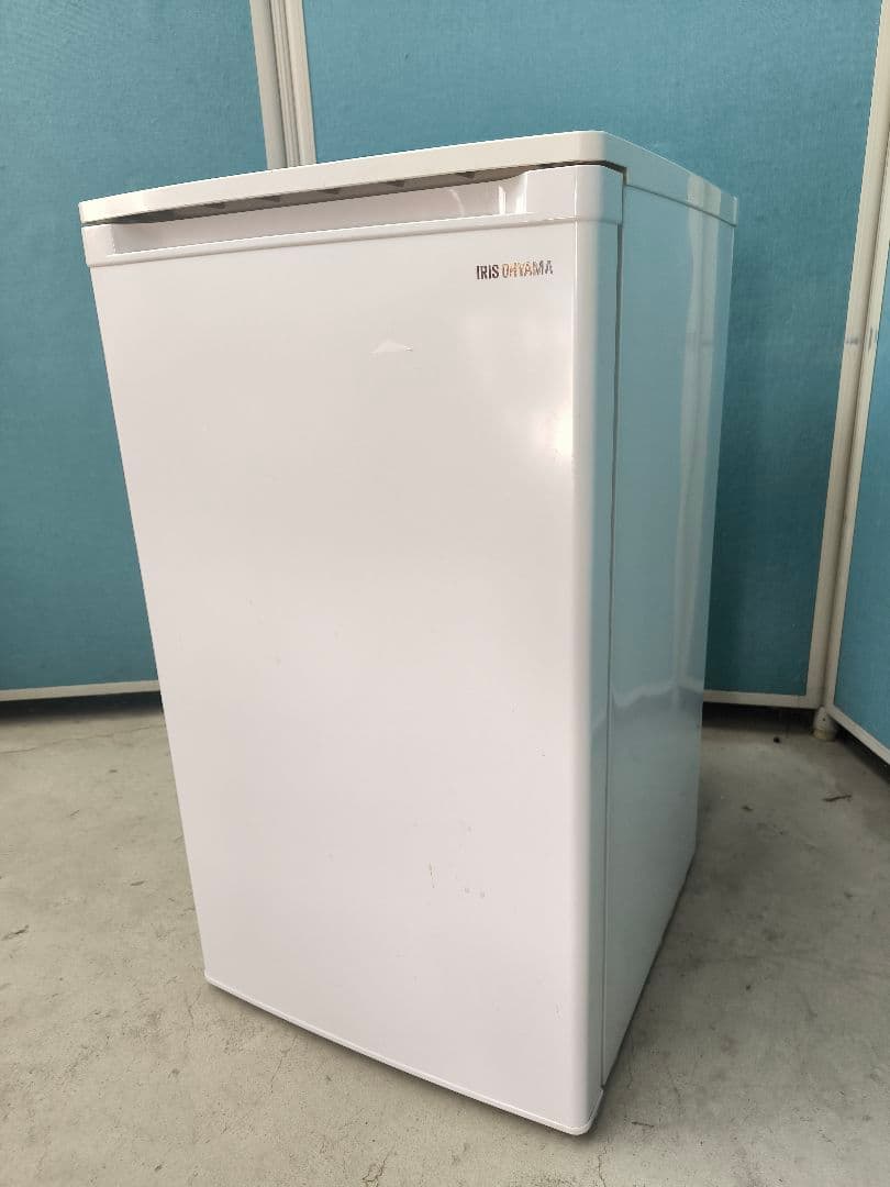 2022年製　アイリスオーヤマ 冷凍庫 60L ホワイト IUSD-6B-W Amazon.co.jp: アイリスオーヤマ 冷凍庫 60L ホワイト IUSD-6B-W 前