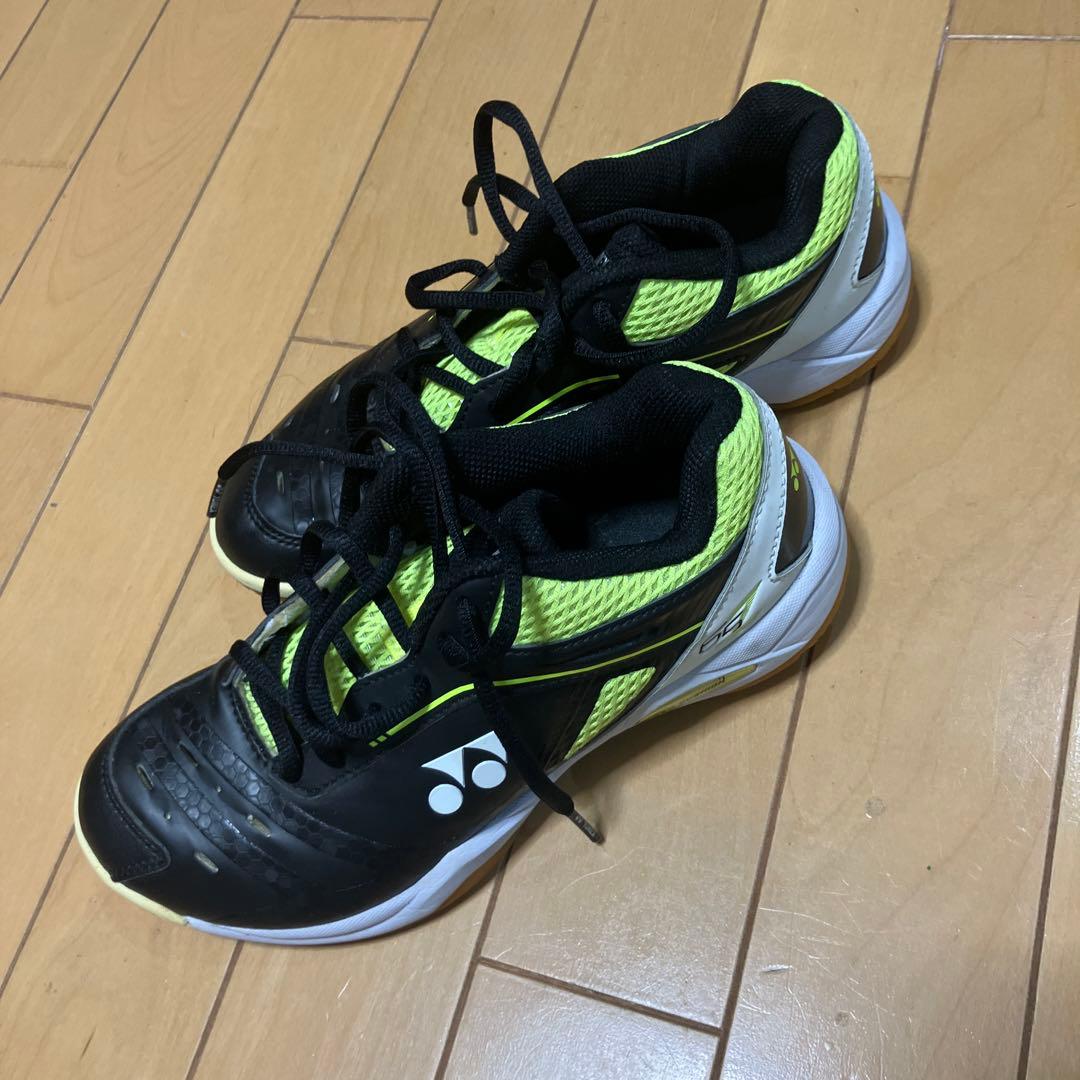 YONEX バドミントンシューズ ブラック/イエロー 女性用 - メルカリ