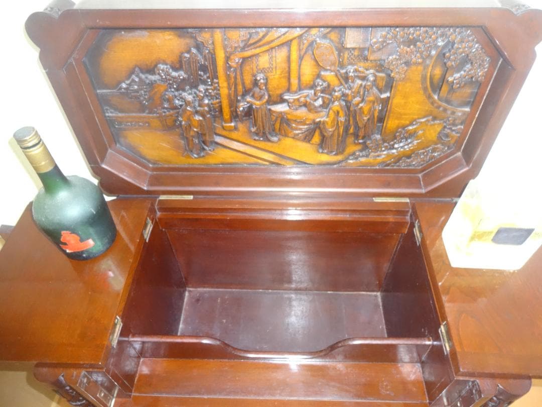 中国骨董 黒塗りキャビネット＊豪華な木彫り