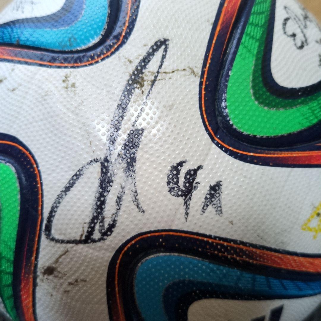 adidas brazuca FIFAワールドカップ2014 サイン入り - メルカリ