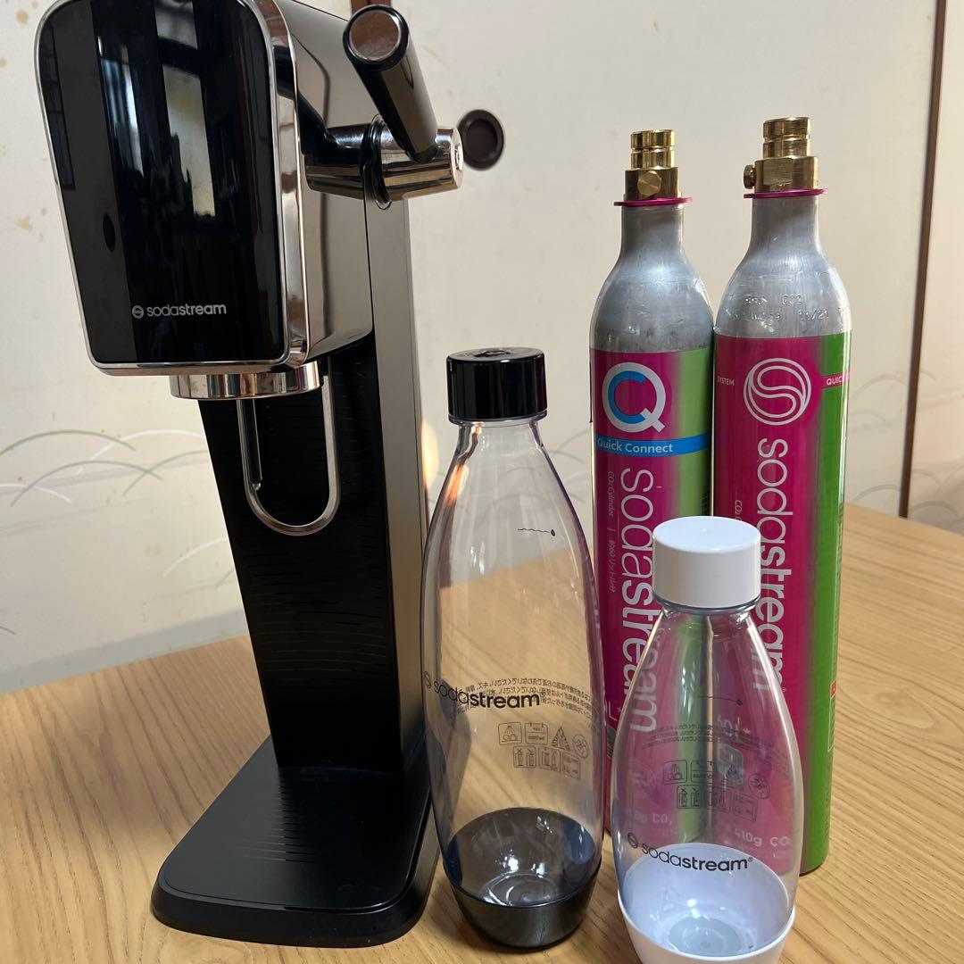 sodastream Art 炭酸水メーカー 本体とボトル2本 - メルカリ