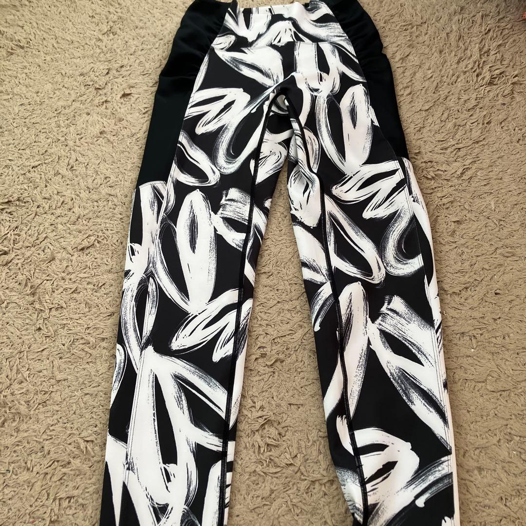 SUKALA 】ハートプリント ブラトップ＆レギンス セットアップ