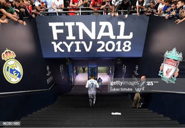 ロナウド 支給ユニフォーム レアルマドリード CL決勝 3連覇 ポルトガル