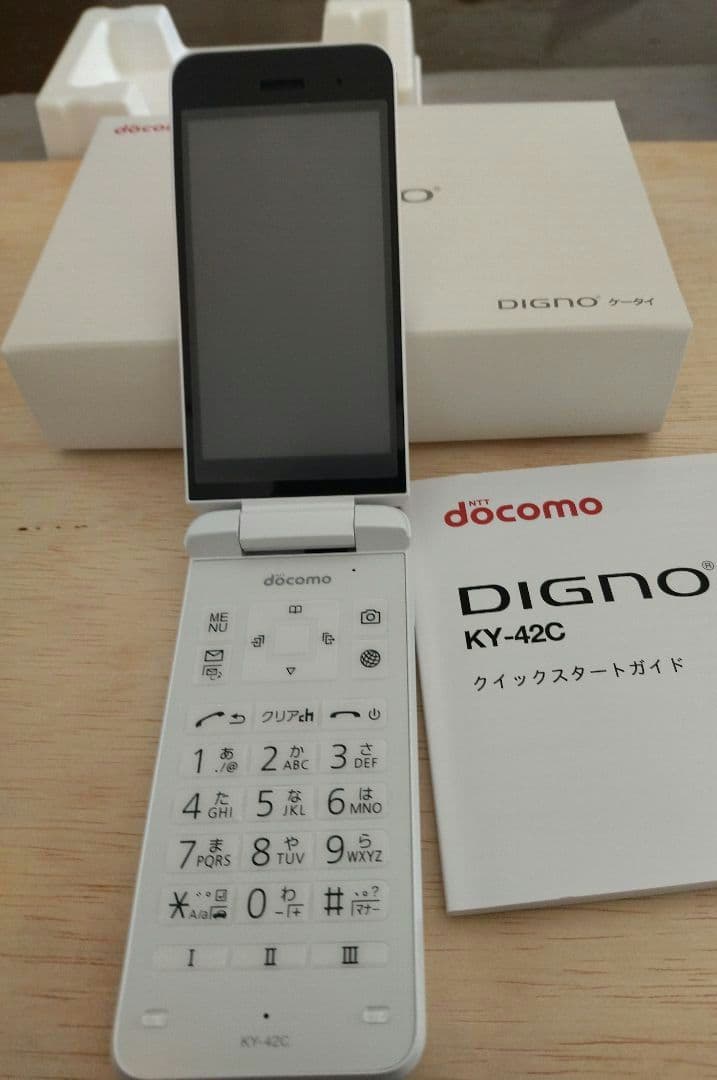 NTTドコモ 　DIGNO　KY-42C ホワイト折りたたみ携帯電話 ドコモ、折りたたみ式携帯電話「DIGNO ケータイ KY-42C」を本日3月10日
