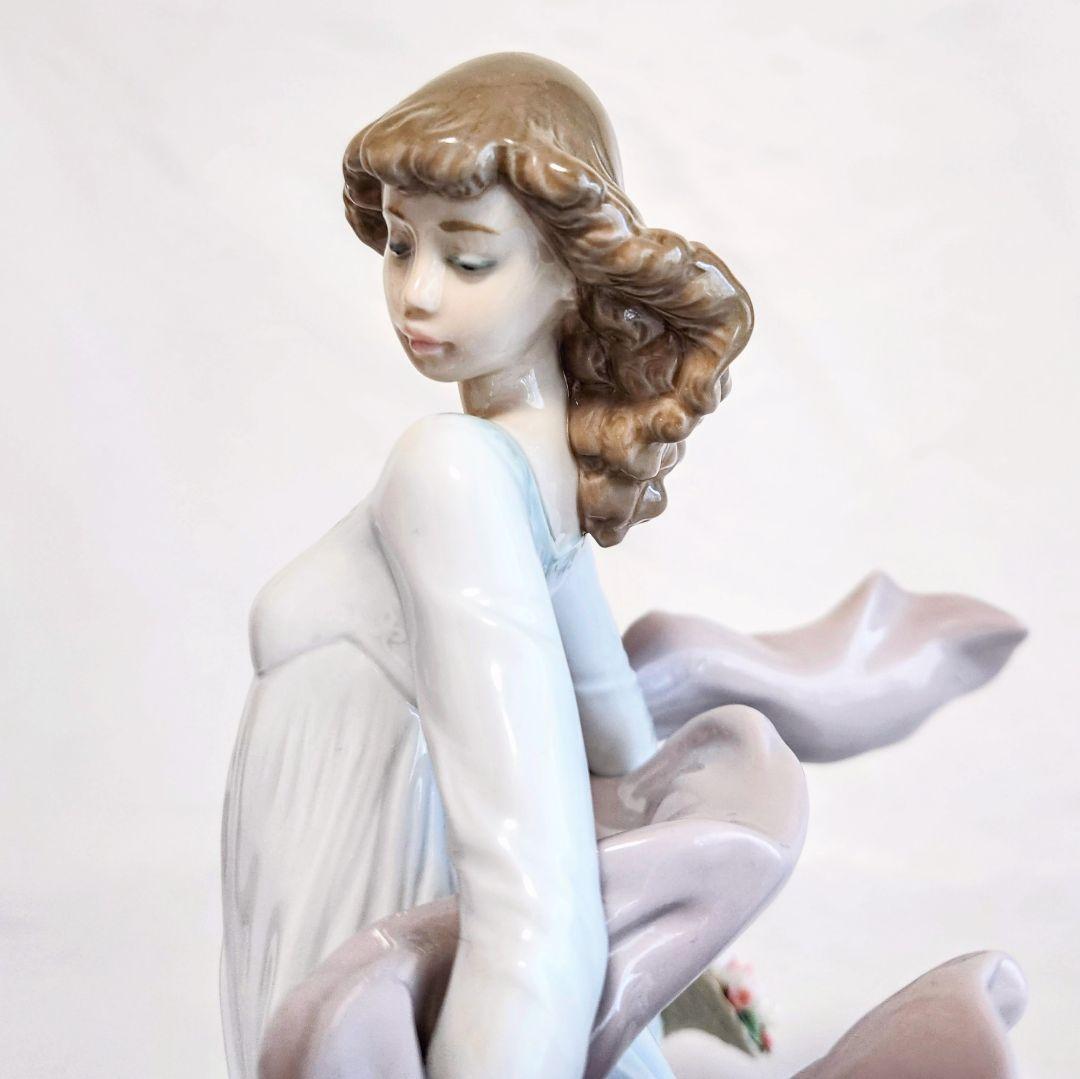 リヤドロ【美品】フィギュリン《春の輝き》No.5898