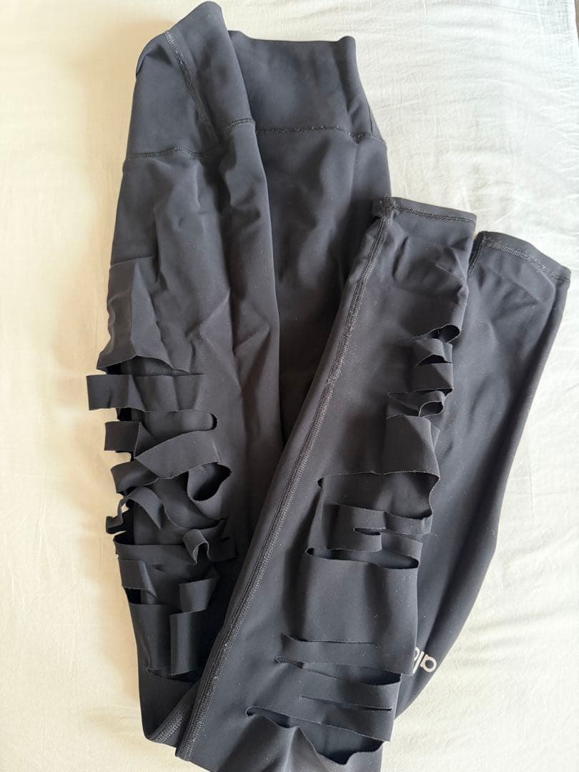 alo yoga XXS ダメージレギンス　日本未入荷 人気!! Alo Yoga 7/8 HIGH-WAIST レギンス (ALO Yoga/フィットネス