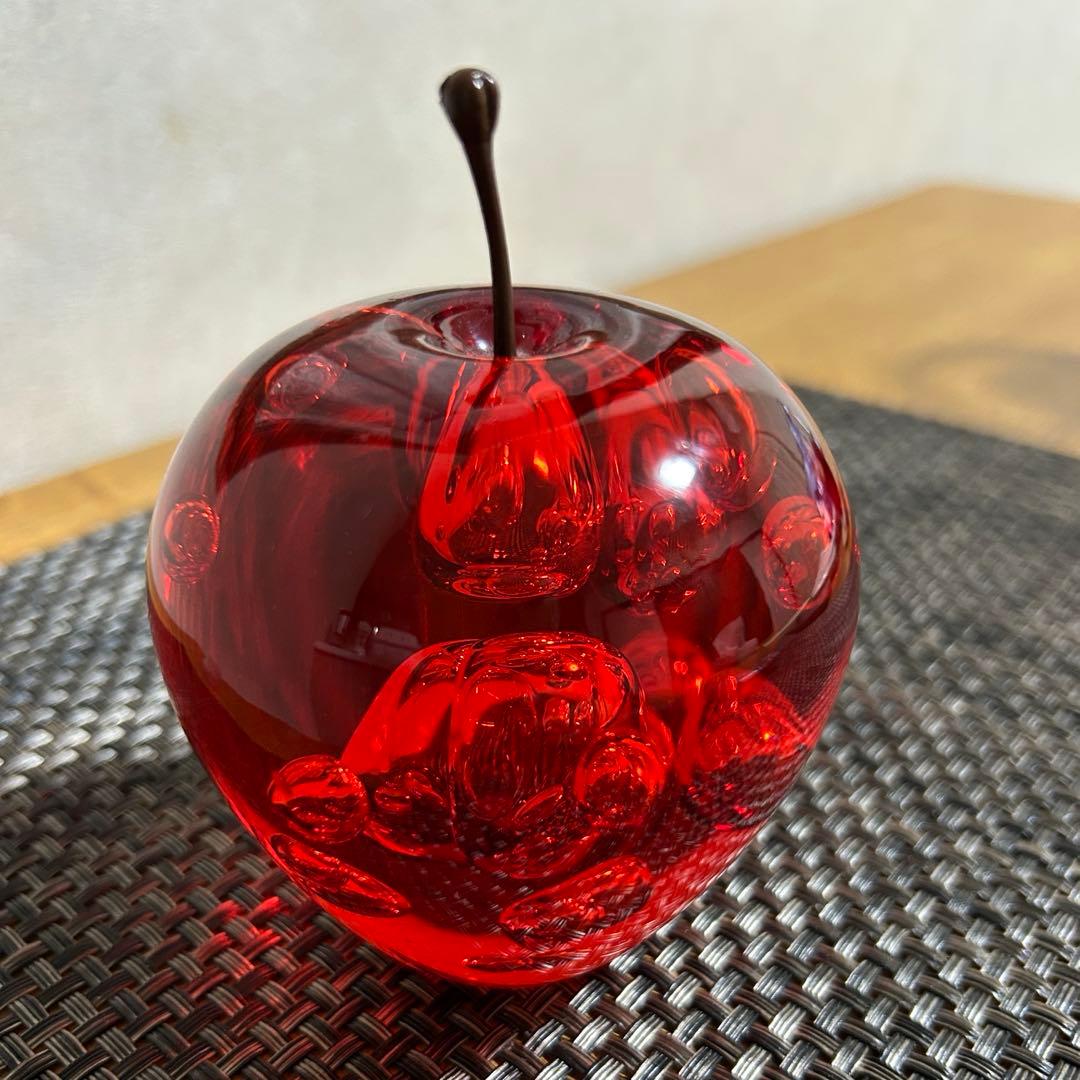 赤いリンゴ型 ガラスペーパーウェイト - メルカリ