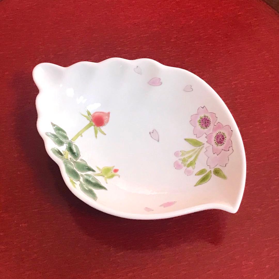 未使用保管品✨九谷焼 稔作 桜 薔薇 三つ足 皿 1枚✨さくら バラ 取り皿 水森亜土 九谷焼 豆皿 ハナ 和食器 お皿 亜土ちゃん