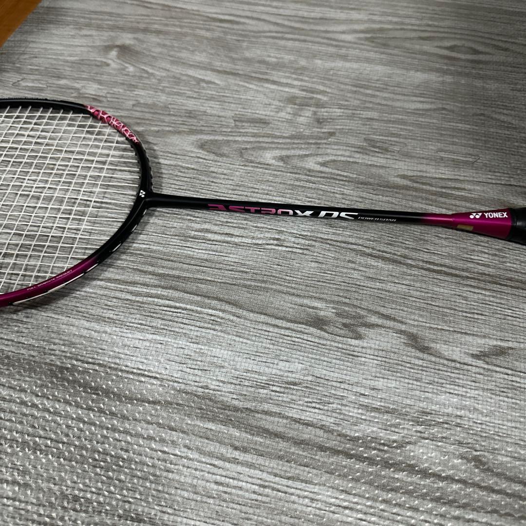 YONEX バドミントンラケット 黒とピンク - メルカリ