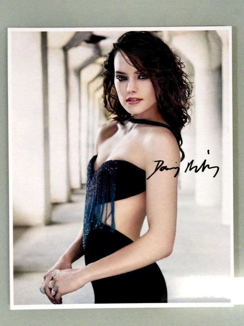 セール中…デイジー・リドリー直筆サイン入り大型写真…Daisy Ridley