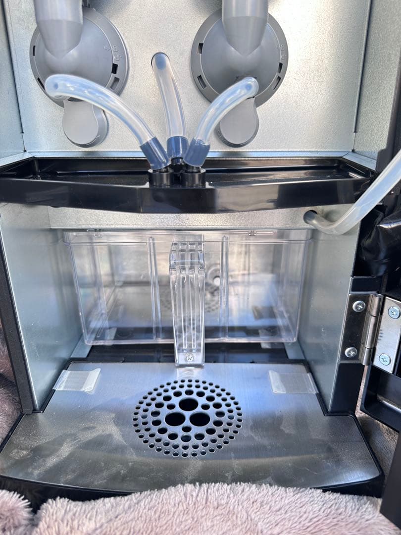 ネスカフェリオナ 水道工事が不要の内臓タンク式モデル。 - メルカリ