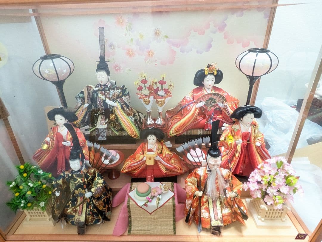 雛人形ガラスケース入り3段飾りオルゴール付き - メルカリ