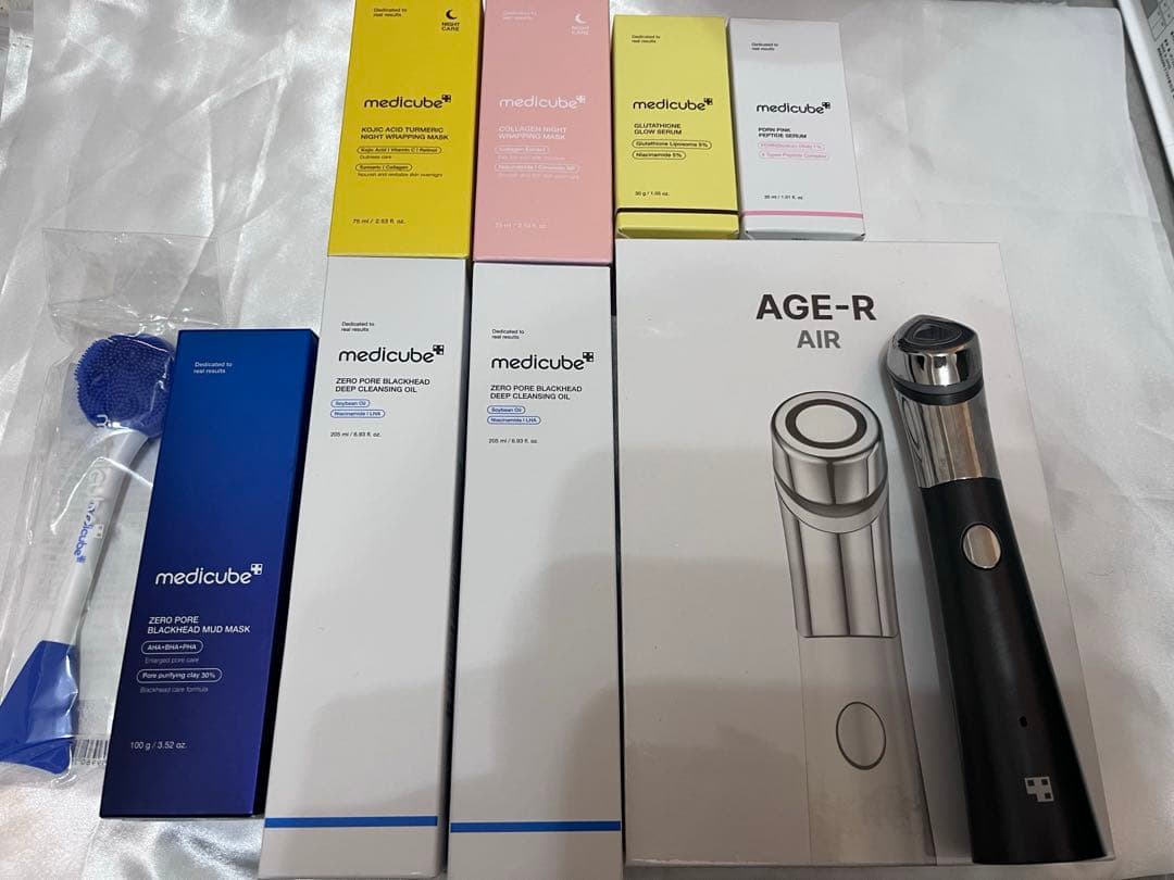 【らいら】メディキューブ　まとめ売り(美顔器2種付き) メディキューブの美顔器4台セット！自宅で簡単お手入れ。それぞれの