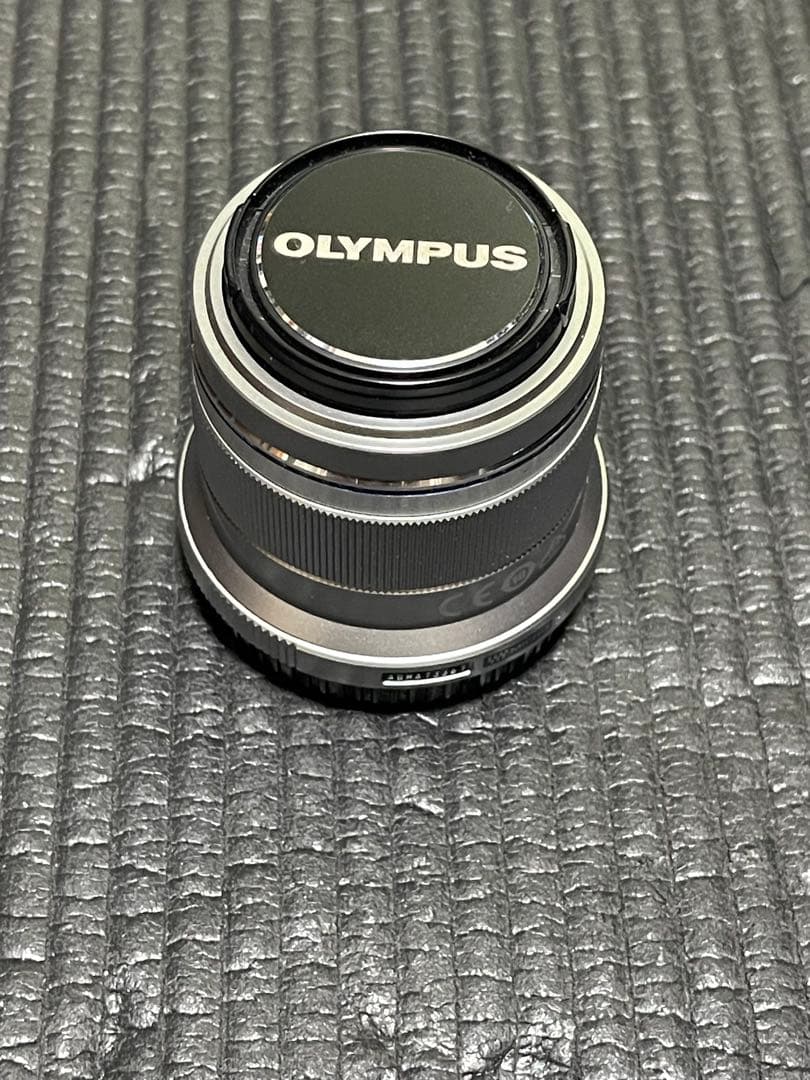 OLYMPUS 単焦点レンズ シルバー　45mm f1.8 Amazon.co.jp: OLYMPUS 単焦点レンズ M.ZUIKO DIGITAL 45mm F1.8