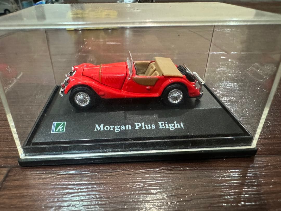 Morgan Plus Eight 赤 ミニカー 1/43 - メルカリ