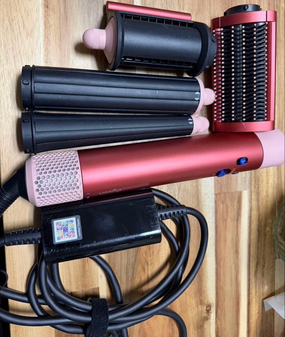 【中古品】ダイソンHS08 Airwrap i.d.マルチスタイラー&ドライヤー Dyson（ダイソン） ドライヤー ヘアスタイラー Dyson Airwrap i.d.
