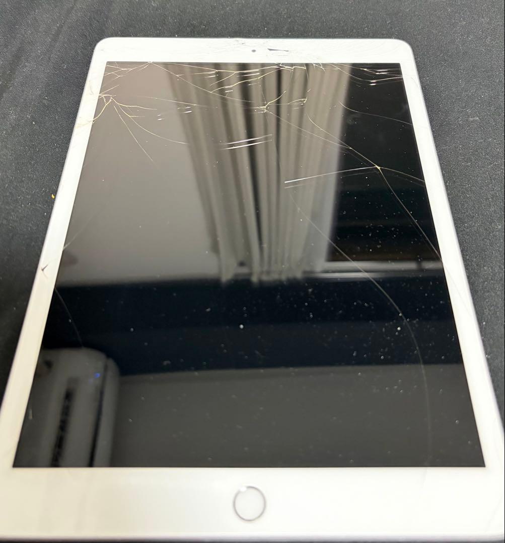 大特価】iPad 第8世代 A2429 128GB 画面割れ ジャンク - メルカリ