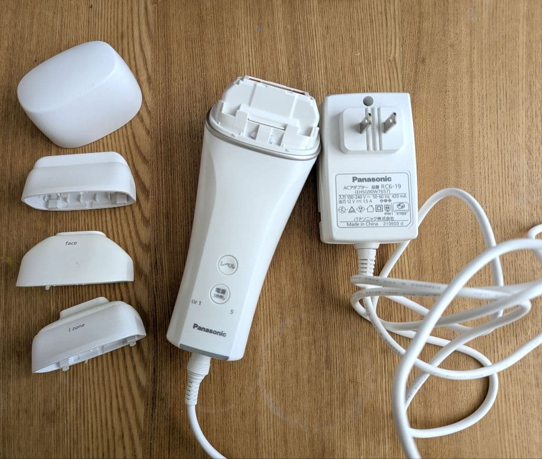 Panasonic 脱毛器 AC電源 交換ヘッド付 Panasonic 脱毛器 本体と電源アダプター - メルカリ